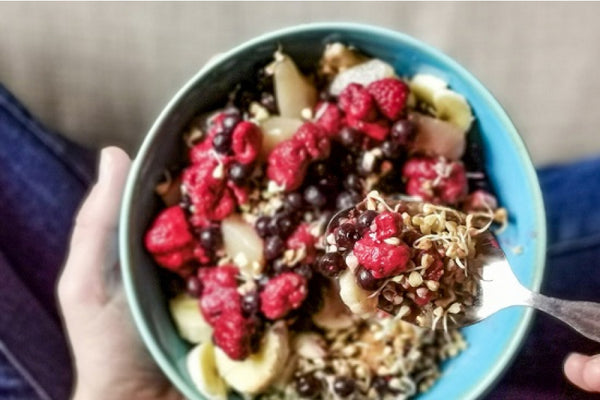 Gesprosste Buchweizen-Müesli-Bowl