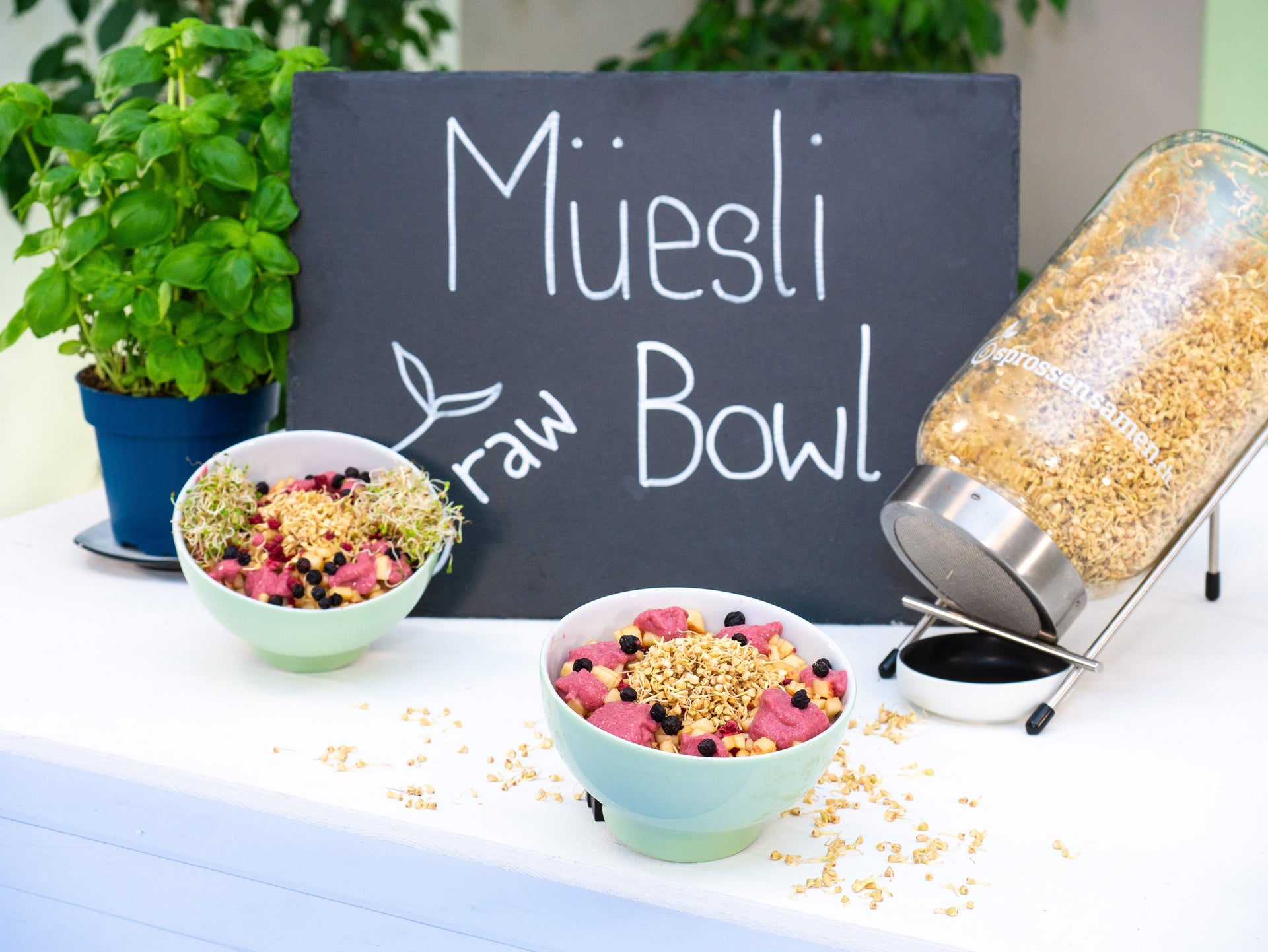 Müesli Bowl mit Buchweizen Sprossen