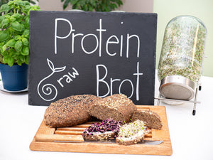 Protein-Brot Raw mit Protein-Mix Sprossen und Sonnenblumenkernen