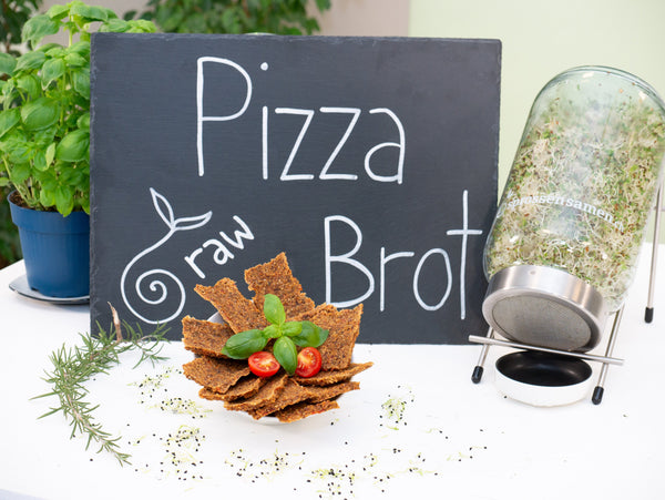 Pizzabrot mit gekeimten Sonnenblumenkernen, Buchweizen und Detox-Mix Sprossen