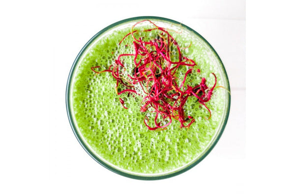 Erdend wärmender Smoothie mit Randen/ Rote Beete Sprossen